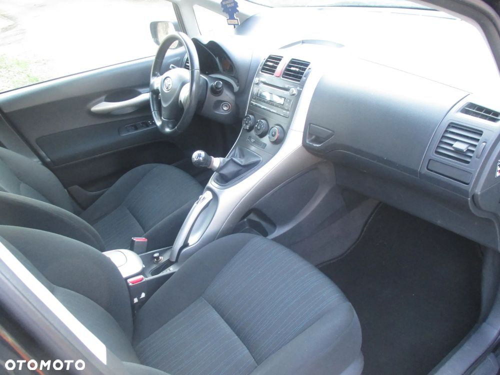 Toyota Auris 1.6 VVT-i Terra - 10