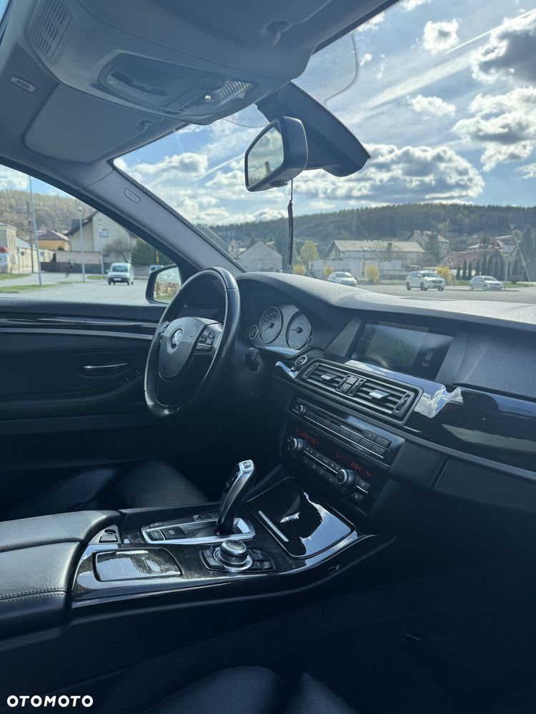 BMW Seria 5 525d xDrive - 9