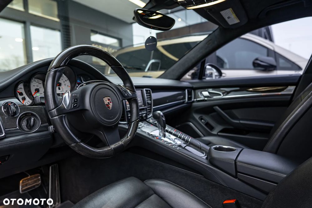 Porsche Panamera Turbo PDK - 20