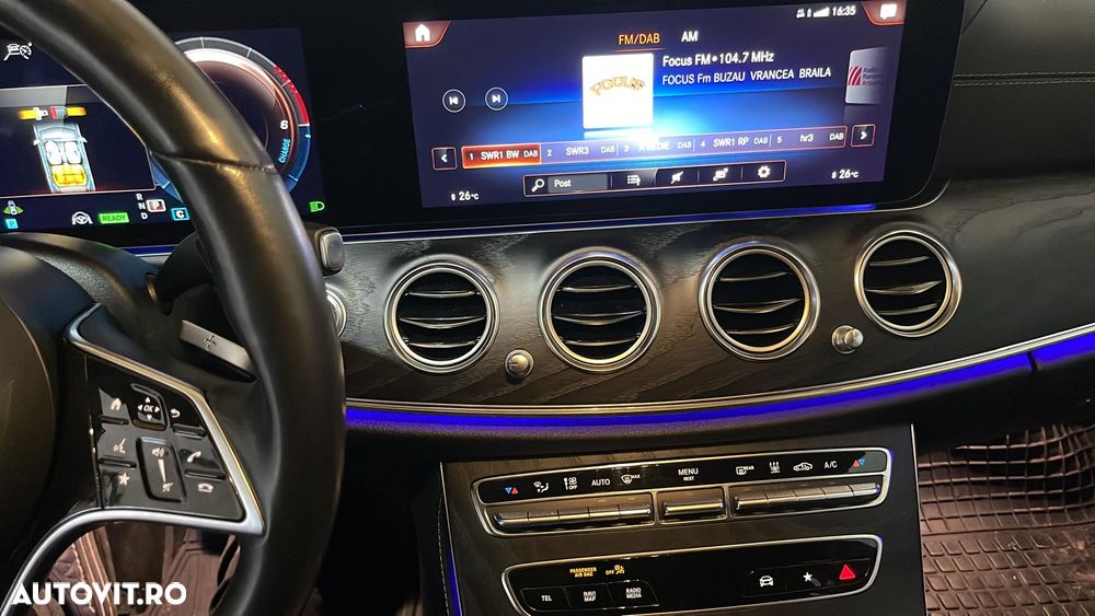 Mercedes-Benz E 300 4MATIC Aut. - 12