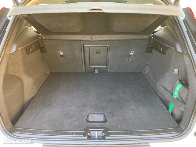 Volvo XC 40 T5 Twin Engine DKG Momentum Pro - 33