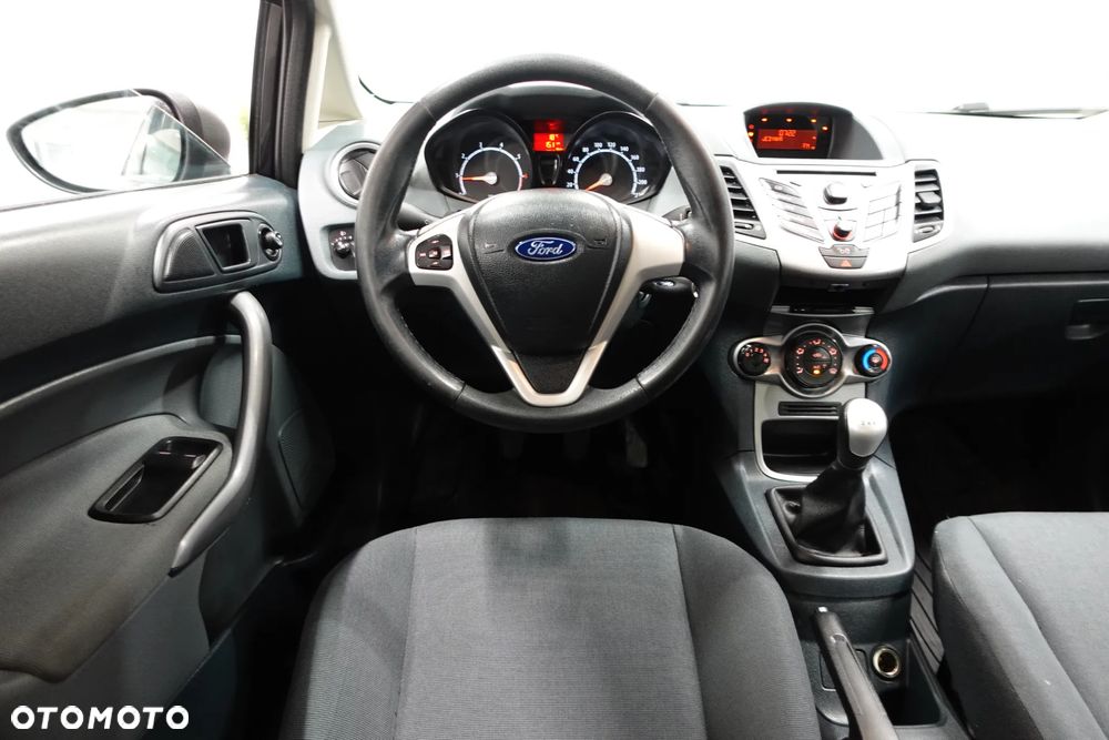 Ford Fiesta 1.25 Ambiente - 32