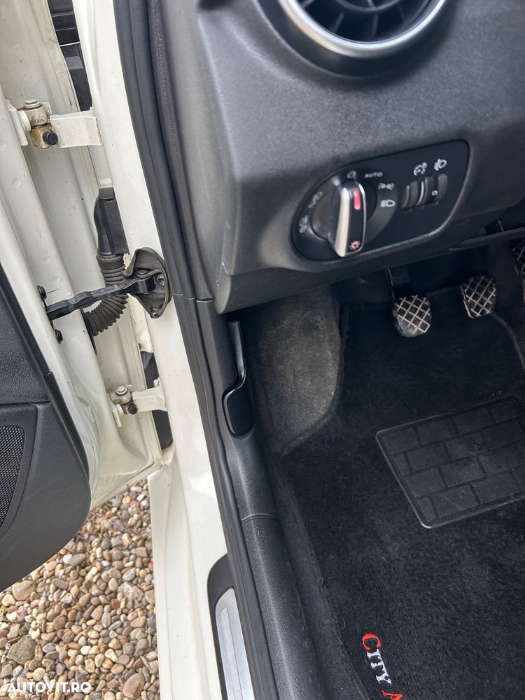 Audi A1 1.6 TDI ack Attraction - 5