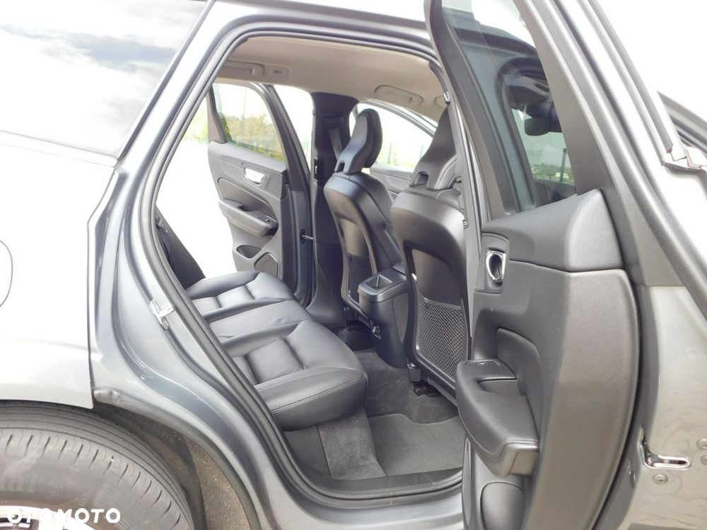 Volvo XC 60 D3 Momentum Pro - 10