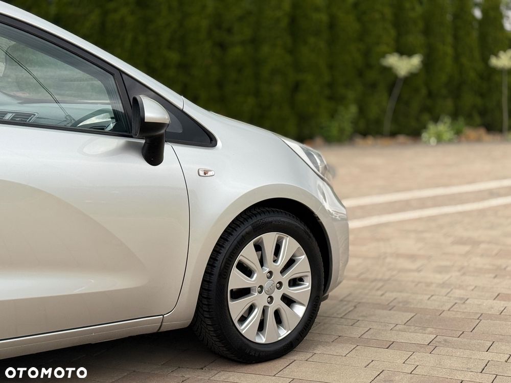 Kia Rio - 11