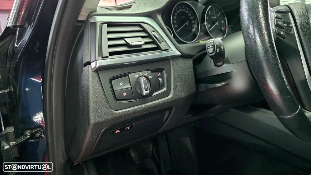 BMW 320 d EfficientDynamics Line Luxury Auto - 11