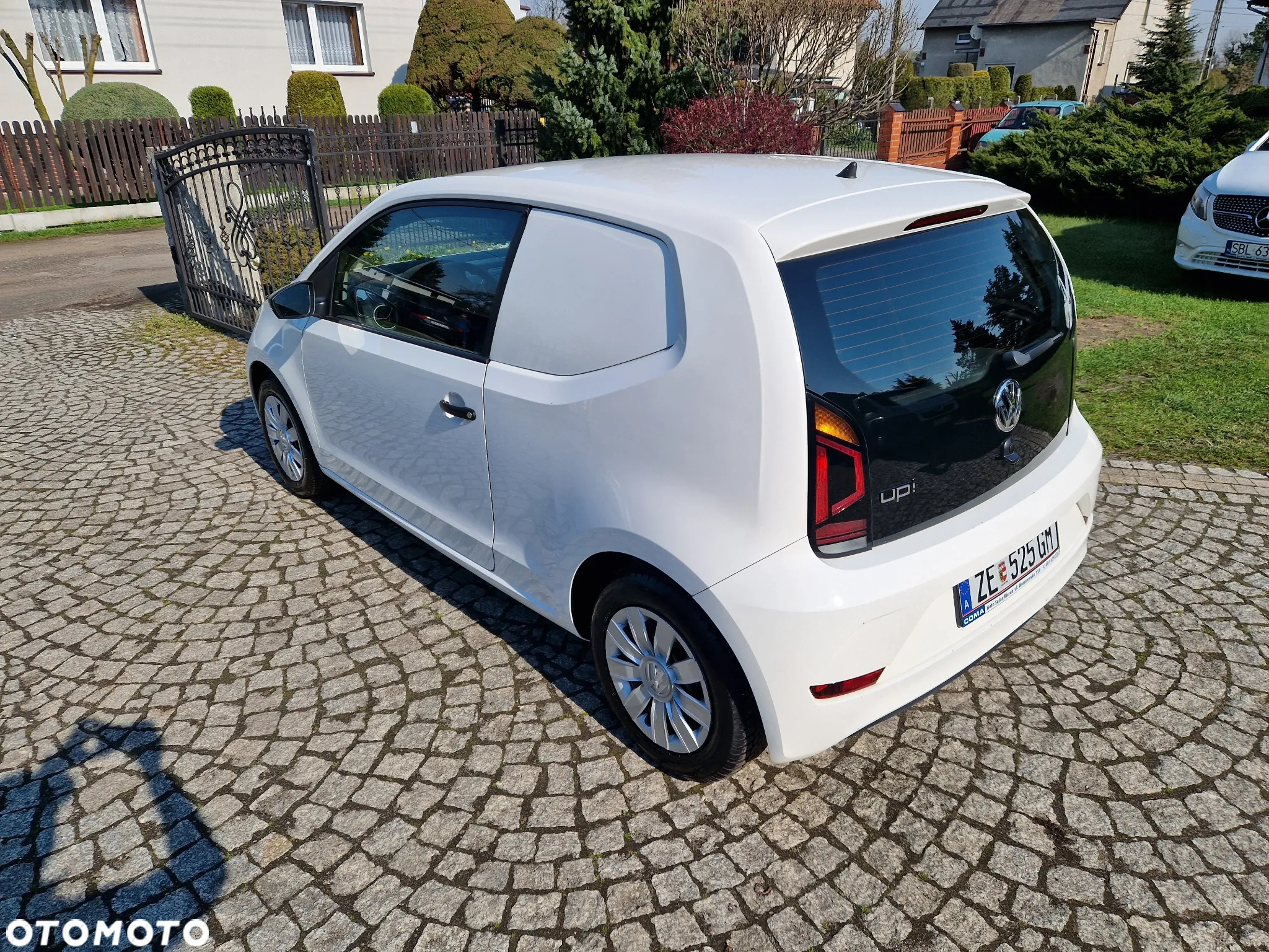 Volkswagen up! (BlueMotion Technology) sound - 11