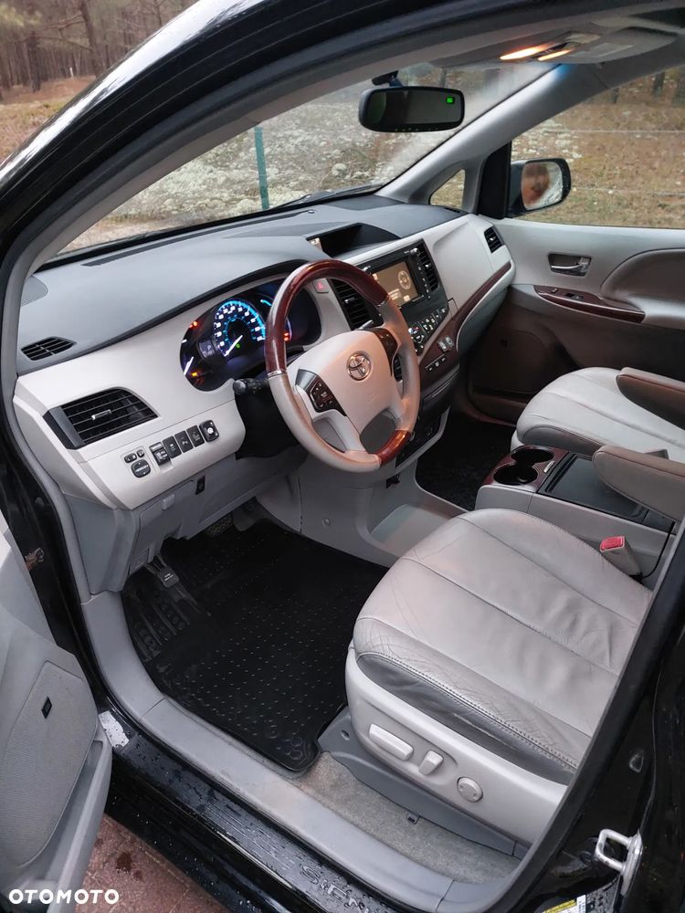 Toyota Sienna 3.5 XLE AWD - 5