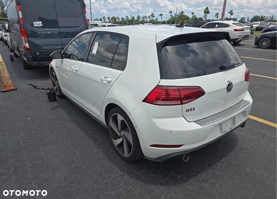 Volkswagen Golf - 5