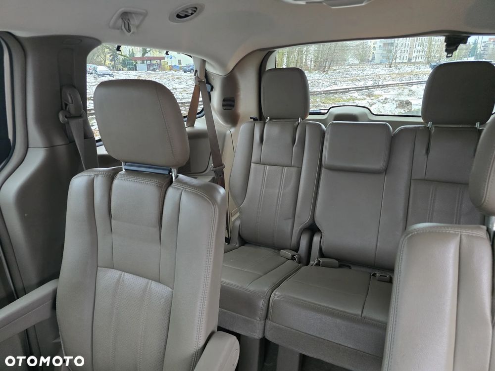 Chrysler Town & Country 3.6 Touring - 28