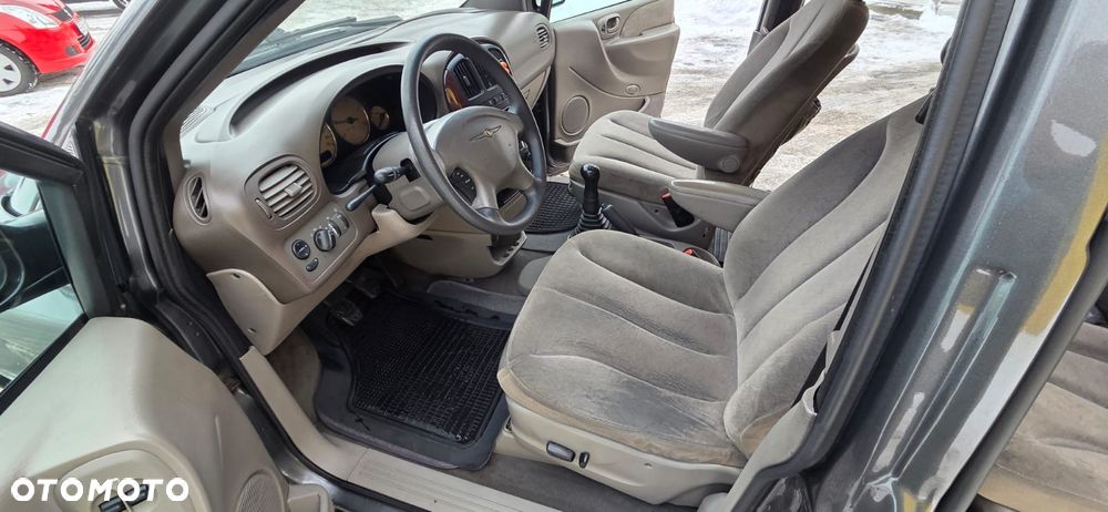 Chrysler Voyager 2.5L CRD SE - 16