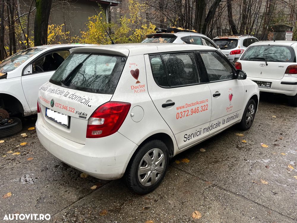 Dezmembrez Skoda Fabia II facelift alb 2011 1,2 benzina - 10