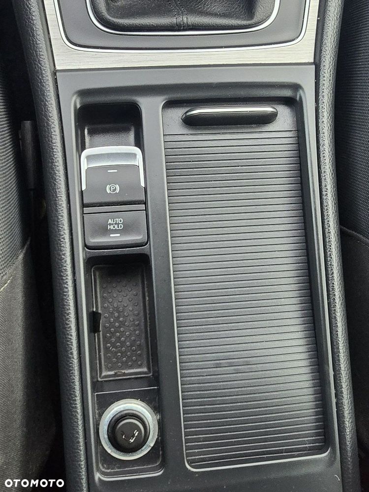 Volkswagen Golf - 34