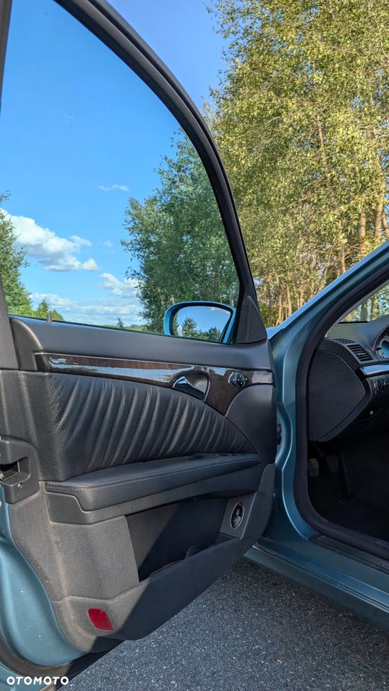 Mercedes-Benz Klasa E 240 T Avantgarde - 12