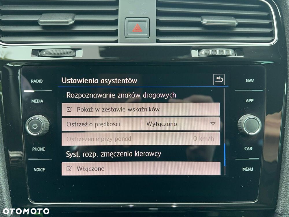 Volkswagen Golf - 24