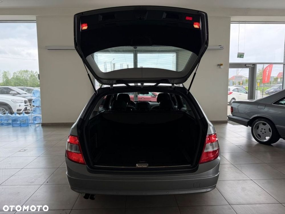 Mercedes-Benz Klasa C 180 Kompressor Automatik Avantgarde - 38