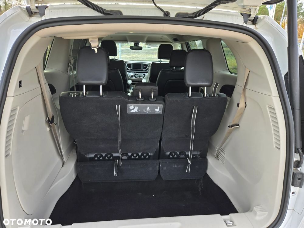 Chrysler Pacifica - 30