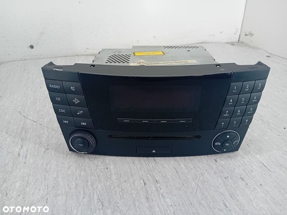 RADIO  MERCEDES-BENZ KLASA E W211 A2118702189  MF2321 - 1