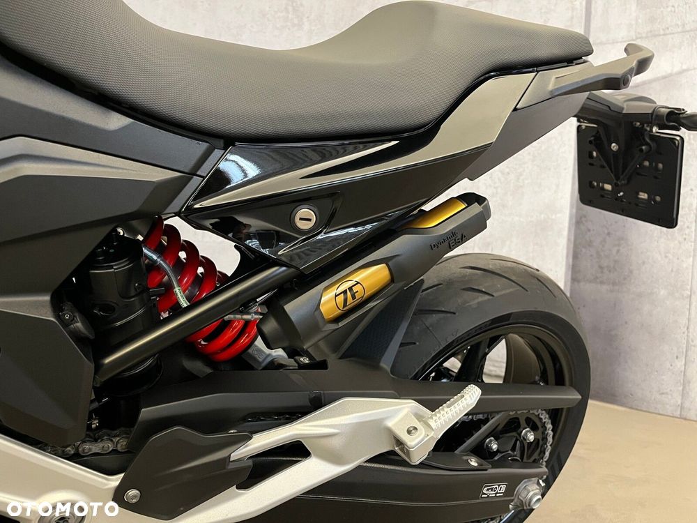 BMW F - 5