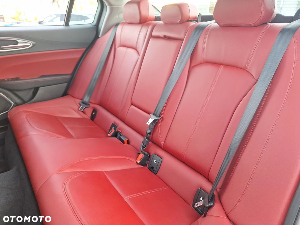 Alfa Romeo Giulia 2.0 Turbo 16V AT8-Q4 Ti - 13