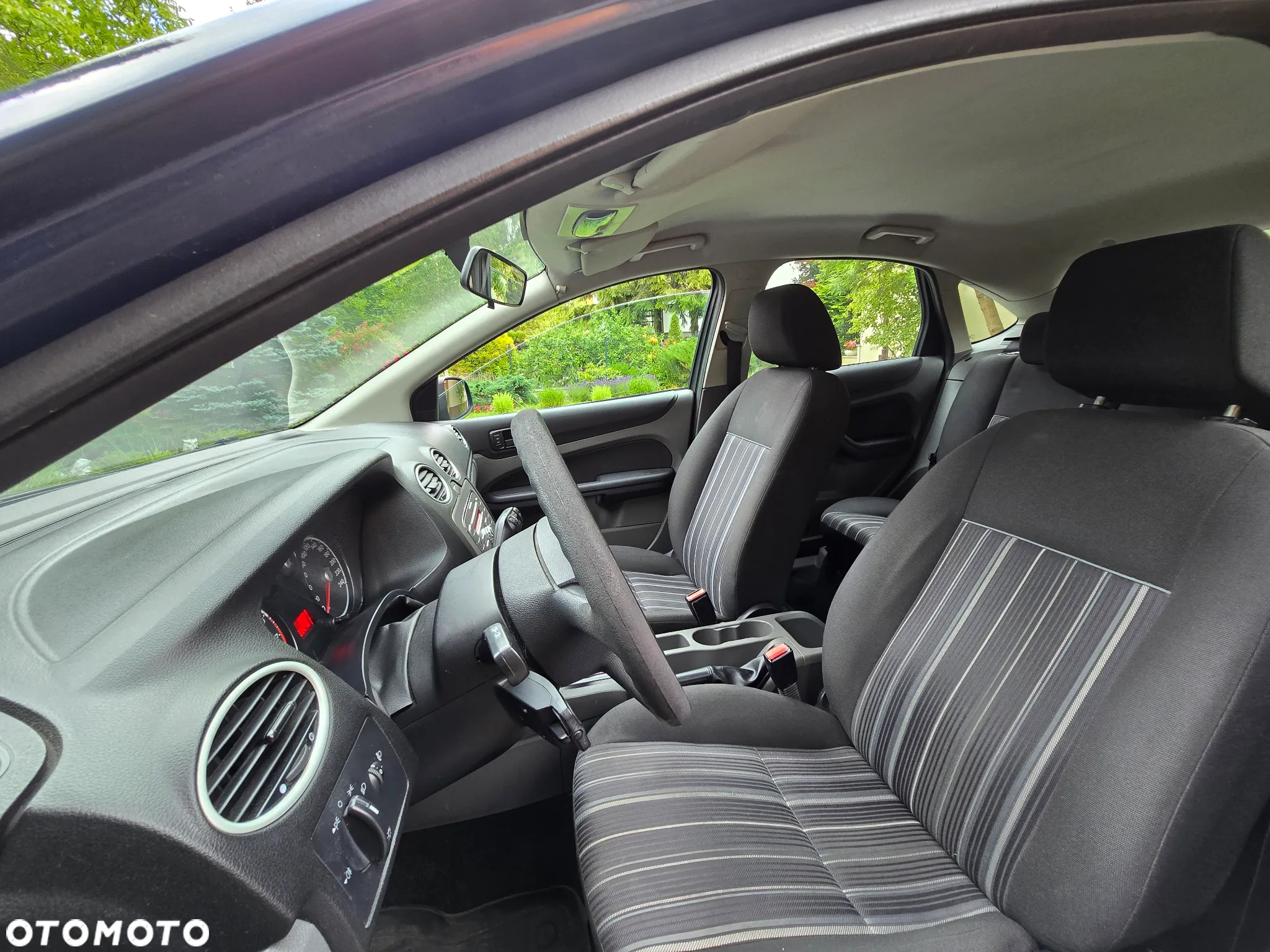 Ford Focus 1.6 Ambiente - 19