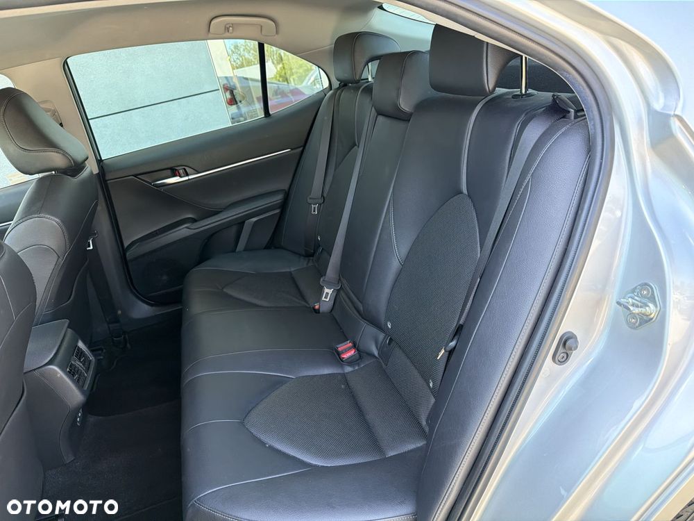 Toyota Camry 2.5 Hybrid Executive CVT - 9