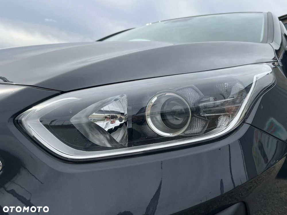 Kia Ceed - 33