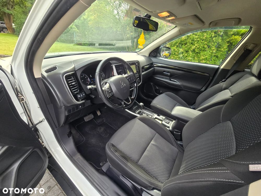Mitsubishi Outlander 2.0 2WD CVT Active+ - 24