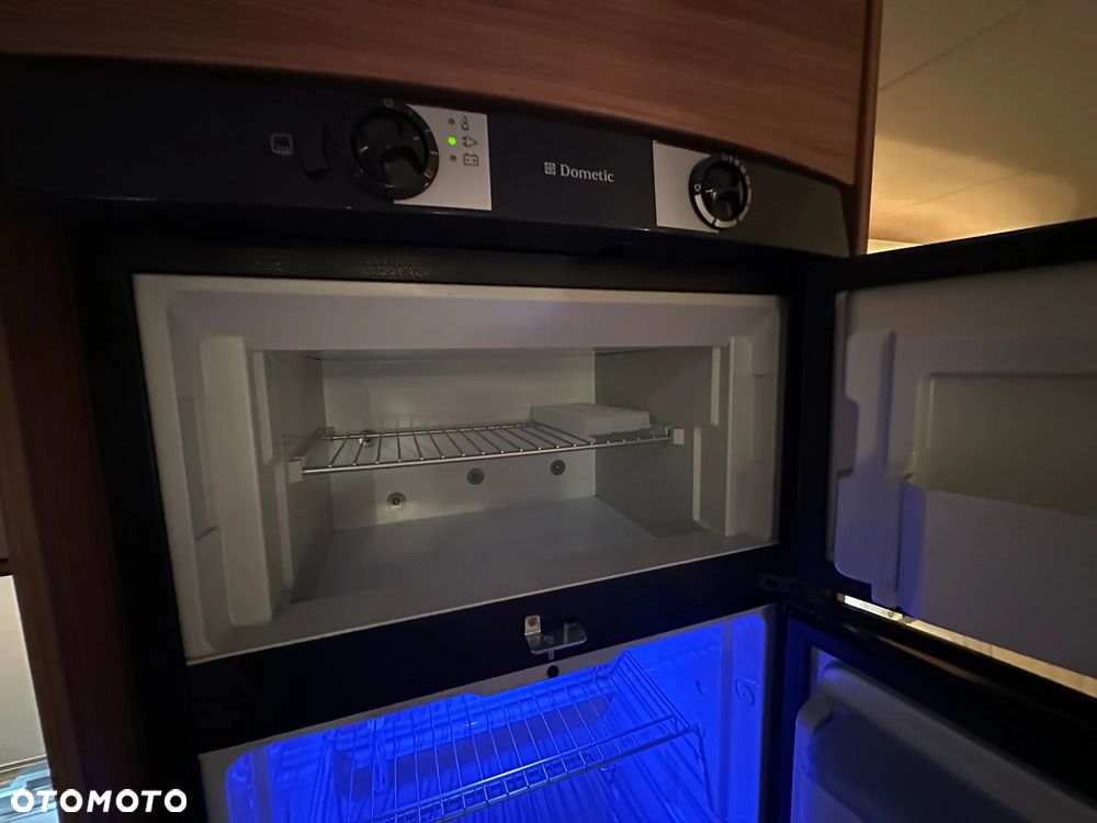Burstner AVERSO 465 TS FIFTY z napędem i markizą pompowaną. - 27