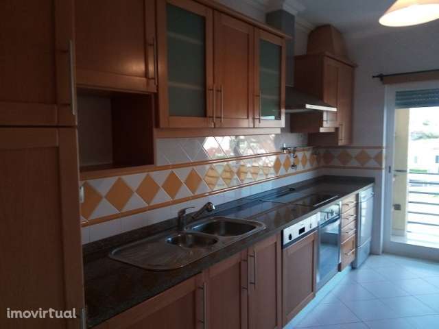 Apartamento t2+1 Duplex bem Localizado no Cartaxo - Grande imagem: 2/14