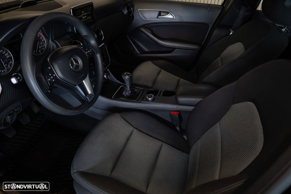 Mercedes-Benz GLA 180 d Style - 17
