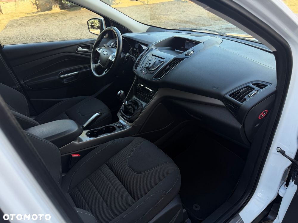 Ford Kuga 1.5 EcoBoost 2x4 Trend - 27