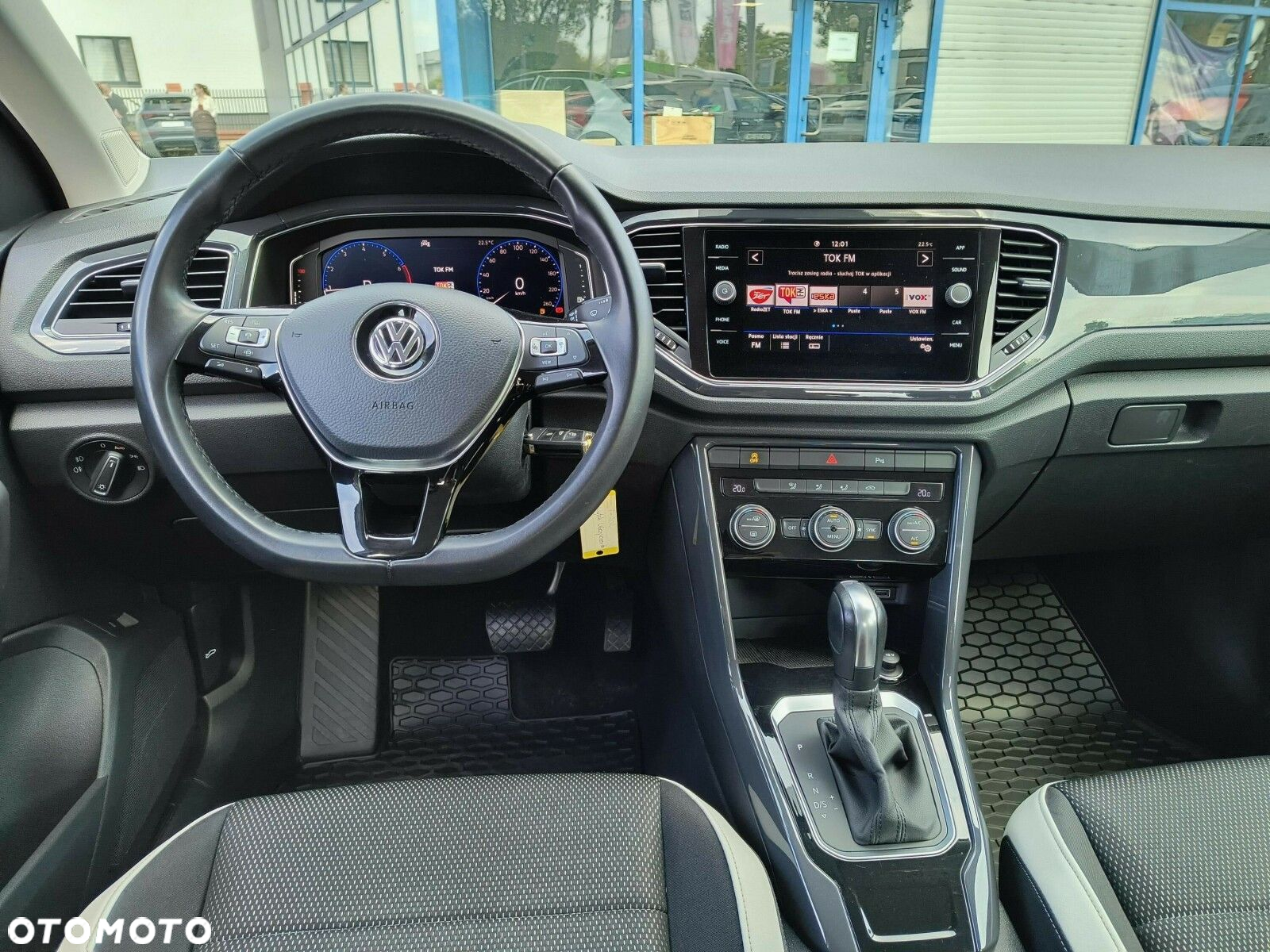 Volkswagen T-Roc - 13