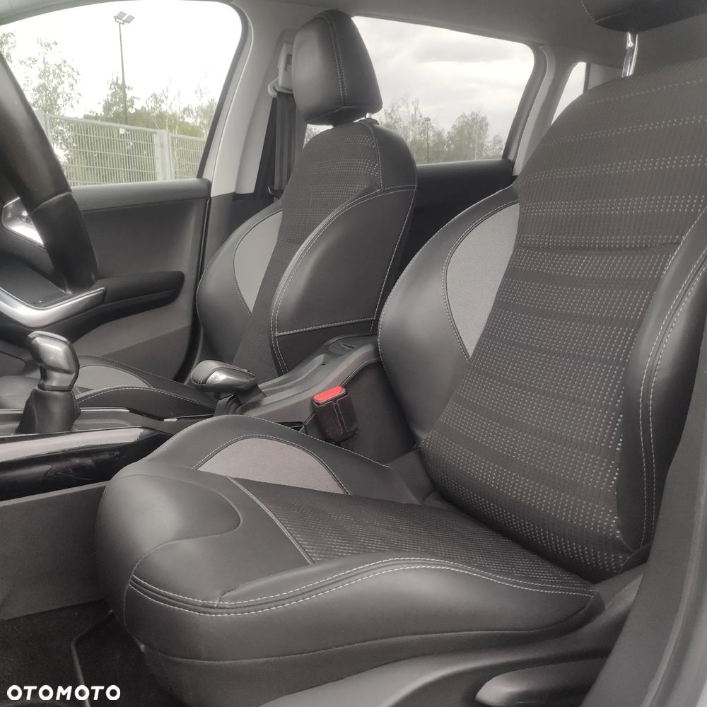 Peugeot 2008 1.2 Pure Tech Allure S&S - 11