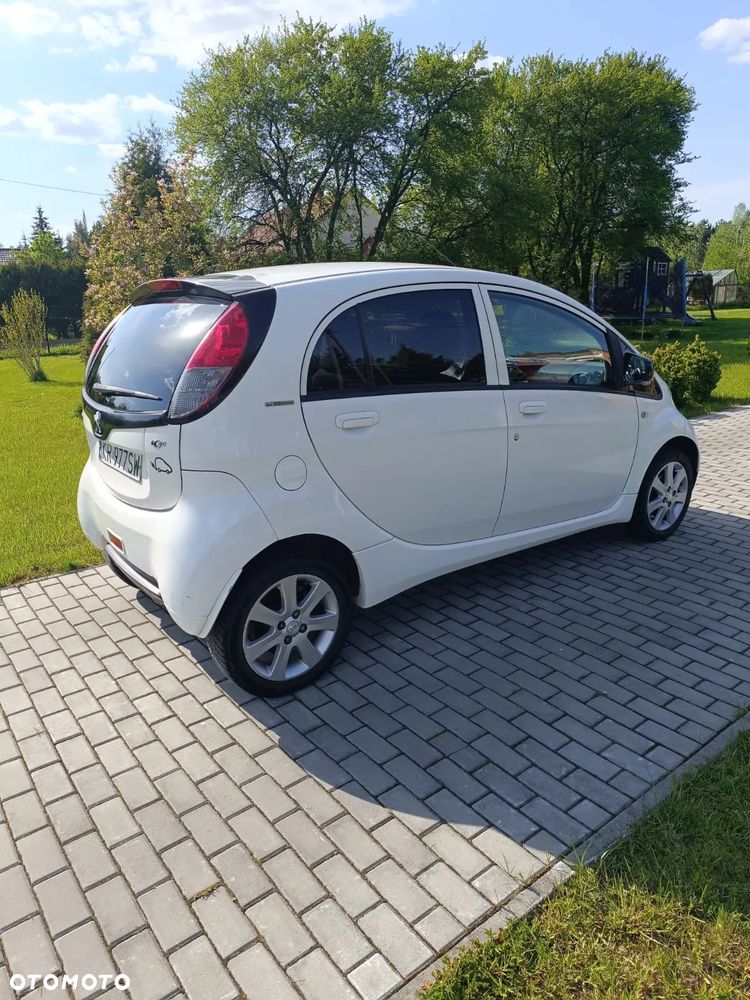 Peugeot iOn High Line - 17