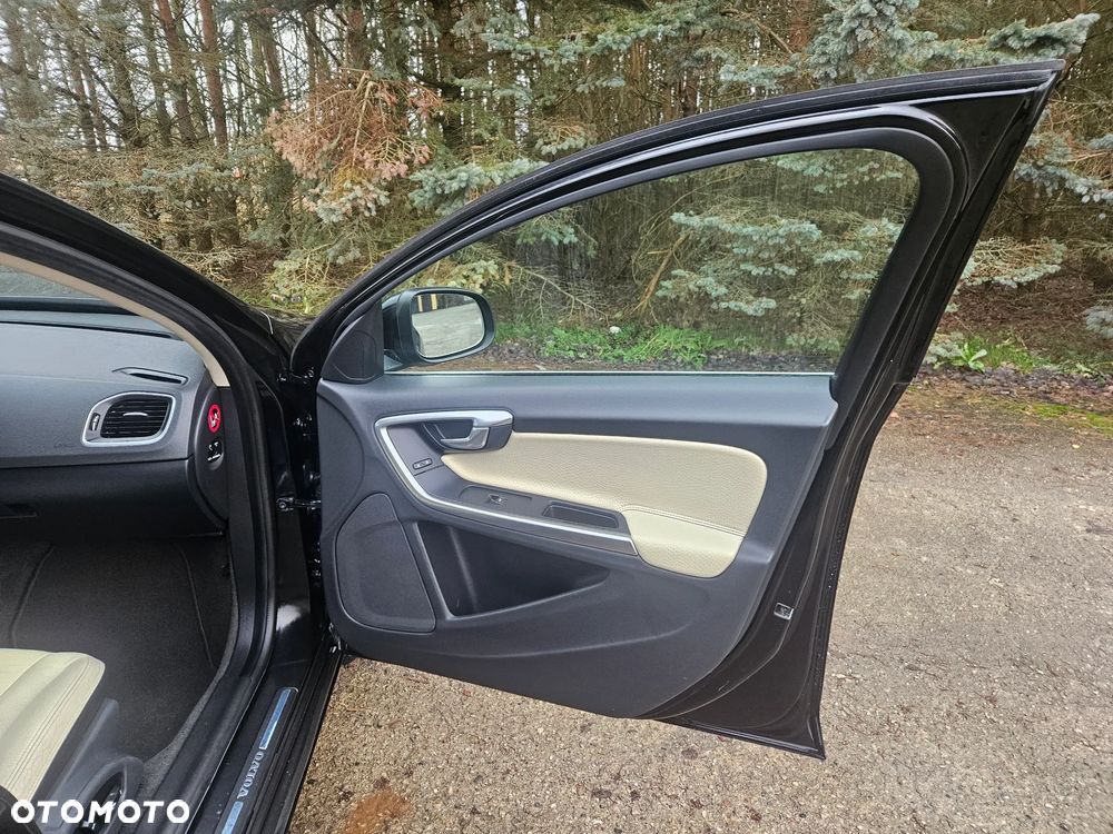 Volvo V60 DRIVe Summum - 33