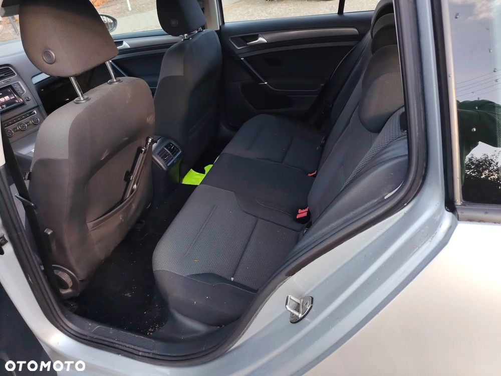 Volkswagen Golf - 25