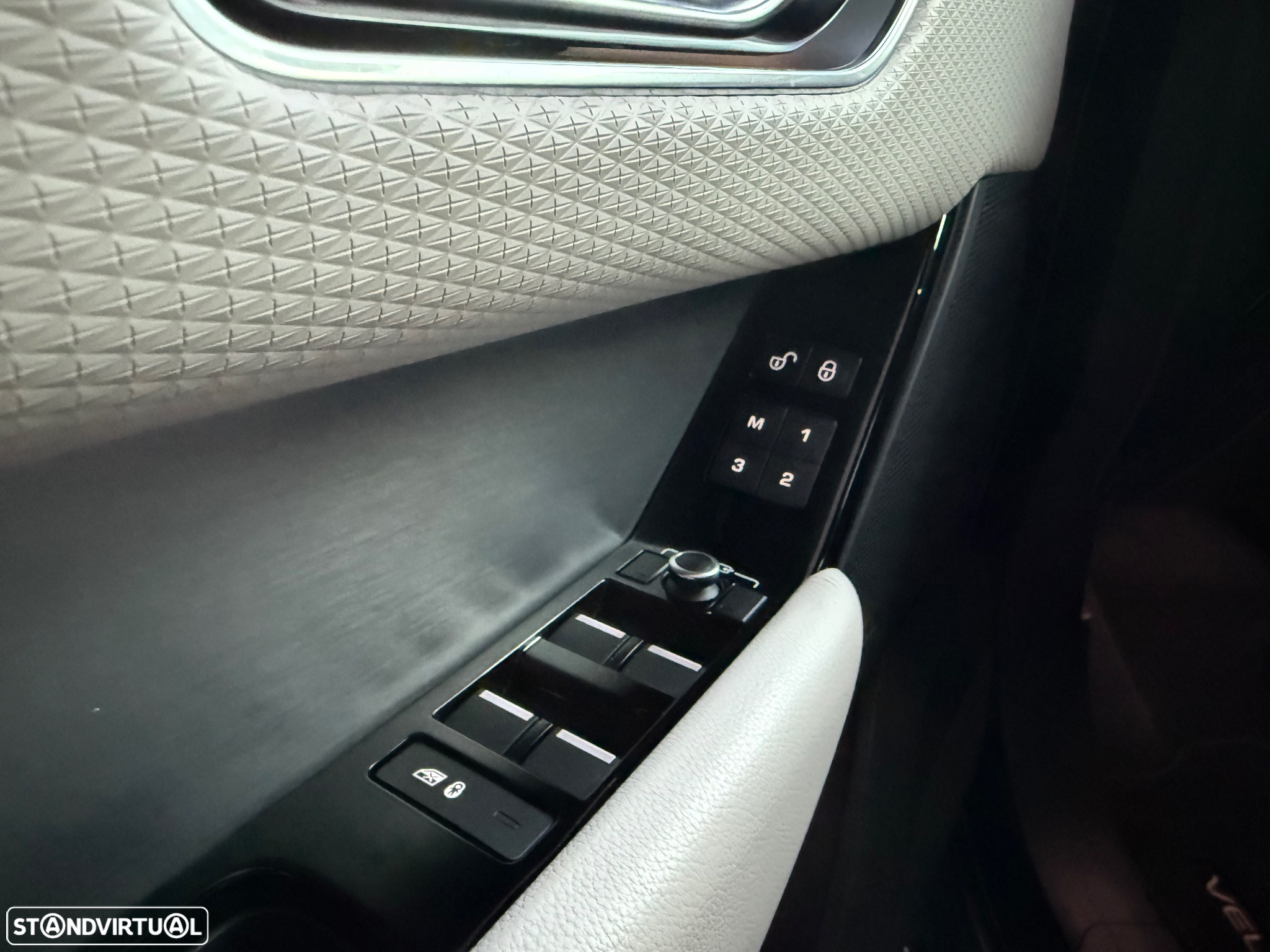 Land Rover Range Rover Velar 2.0 D R-Dynamic HSE - 31