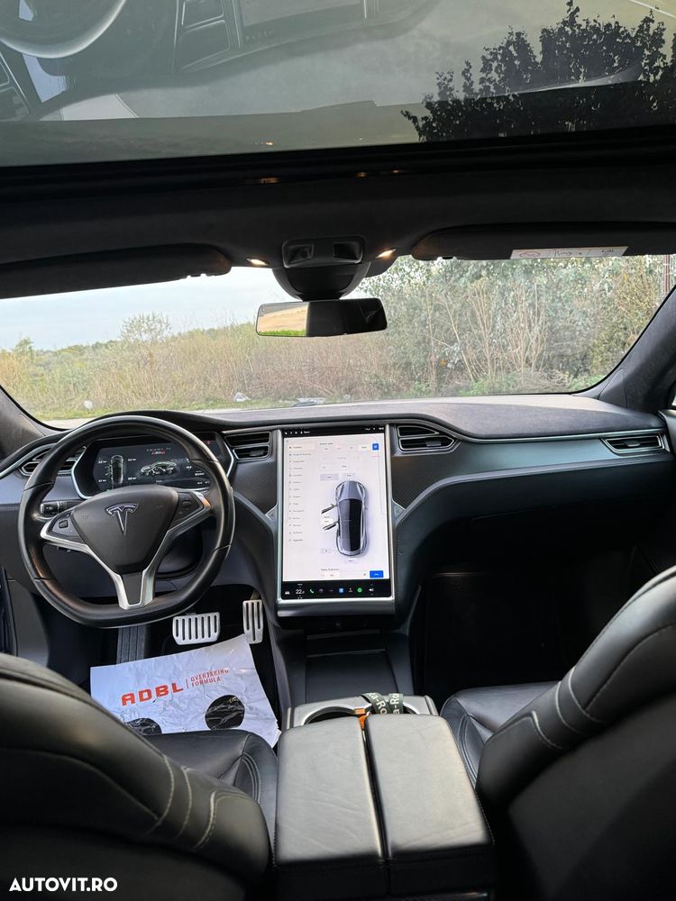 Tesla Model S - 8