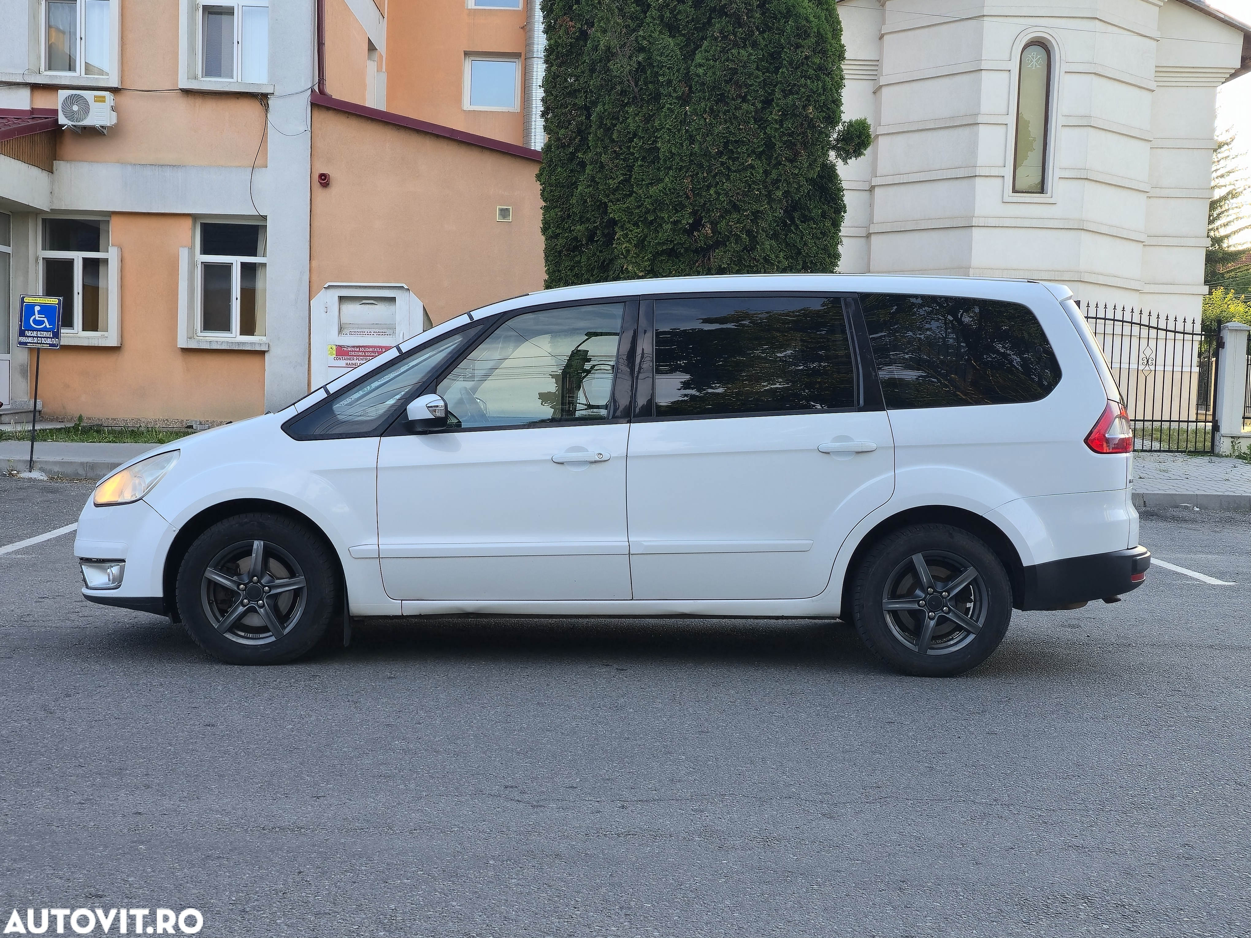 Ford Galaxy 2.0 TDCi DPF Aut. Ghia - 12
