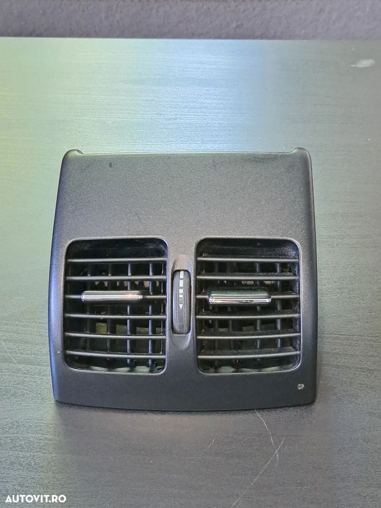 Grila gura ventilatie centrala spate Originala Mercedes W204 facelift 2007-2014 - 1