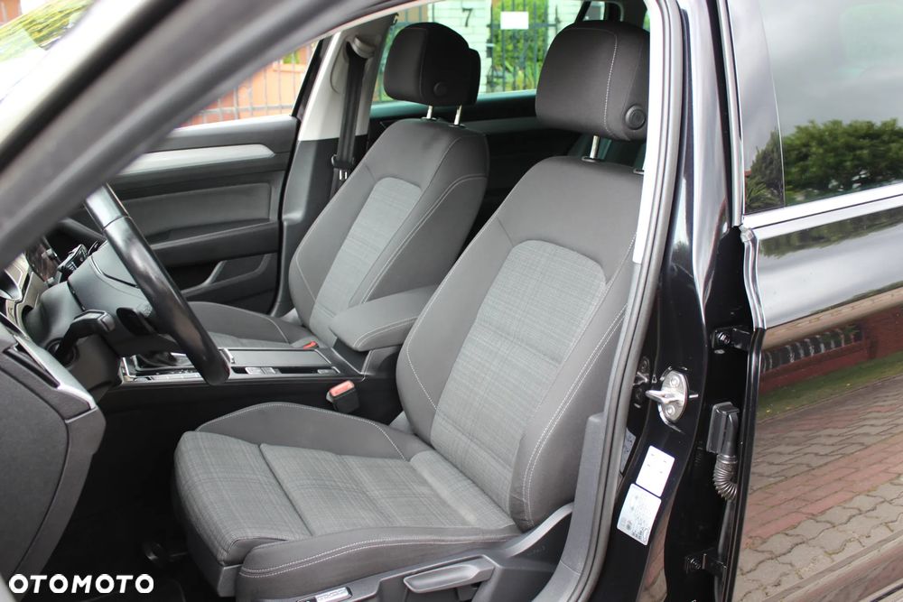 Volkswagen Passat Variant 2.0 TDI SCR DSG Business - 13