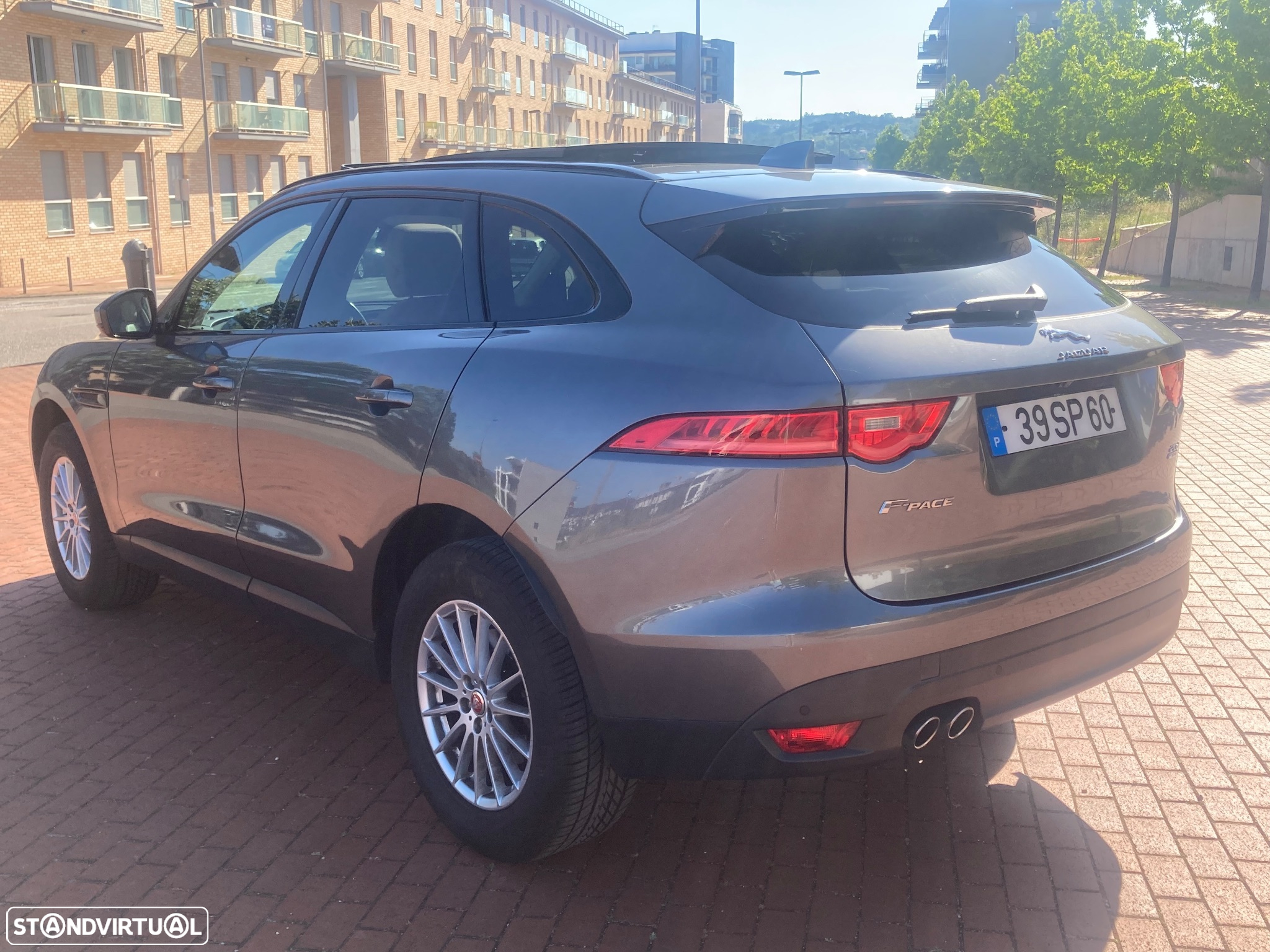 Jaguar F-Pace 2.0 i4D Portfolio AWD Aut. - 2