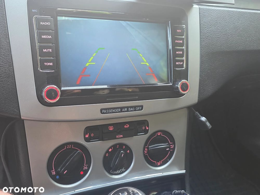 Volkswagen Passat 2.0 TDI Comfortline - 10