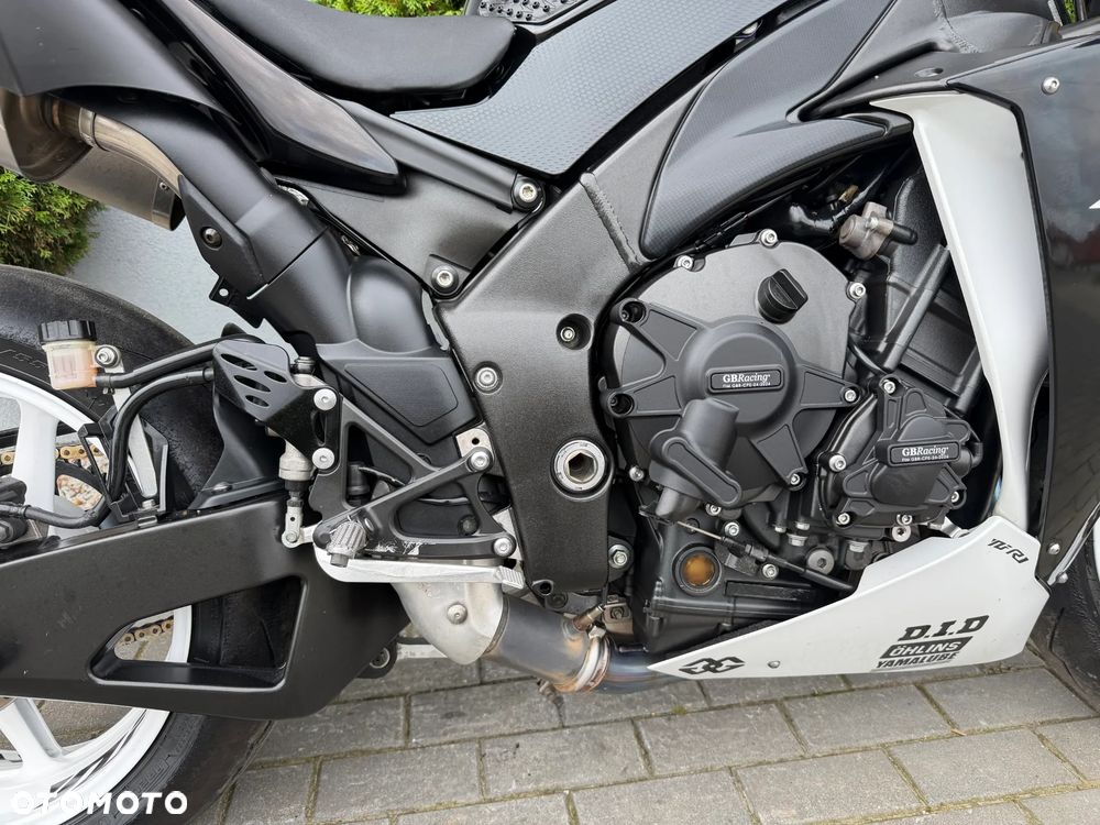 Yamaha R1 - 17