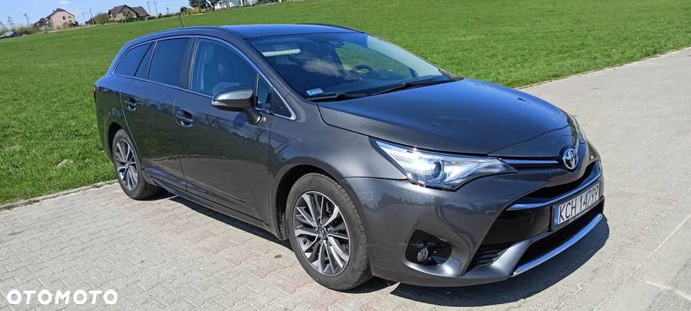 Toyota Avensis 2.0 D-4D Premium - 17