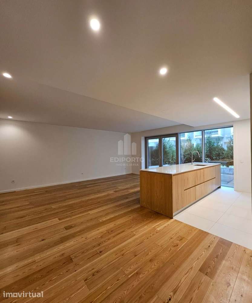 Apartamento T2  com terraço junto ao mar a escassos metros da praia de - Grande imagem: 4/24