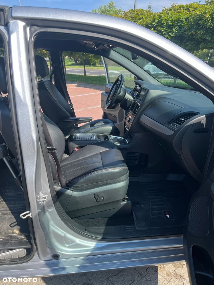 Dodge Grand Caravan - 6