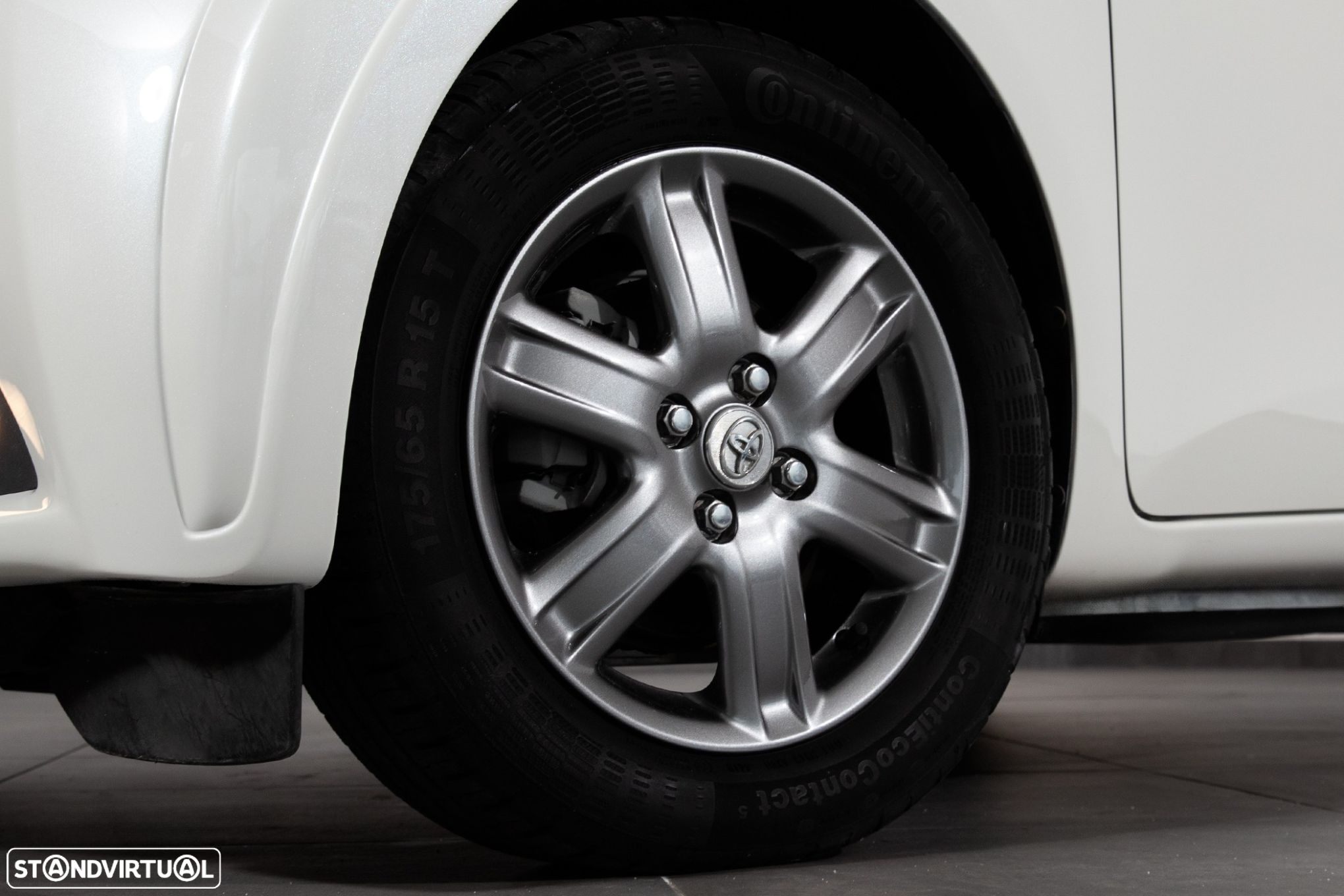 Toyota iQ 1.0 VVT-i - 9