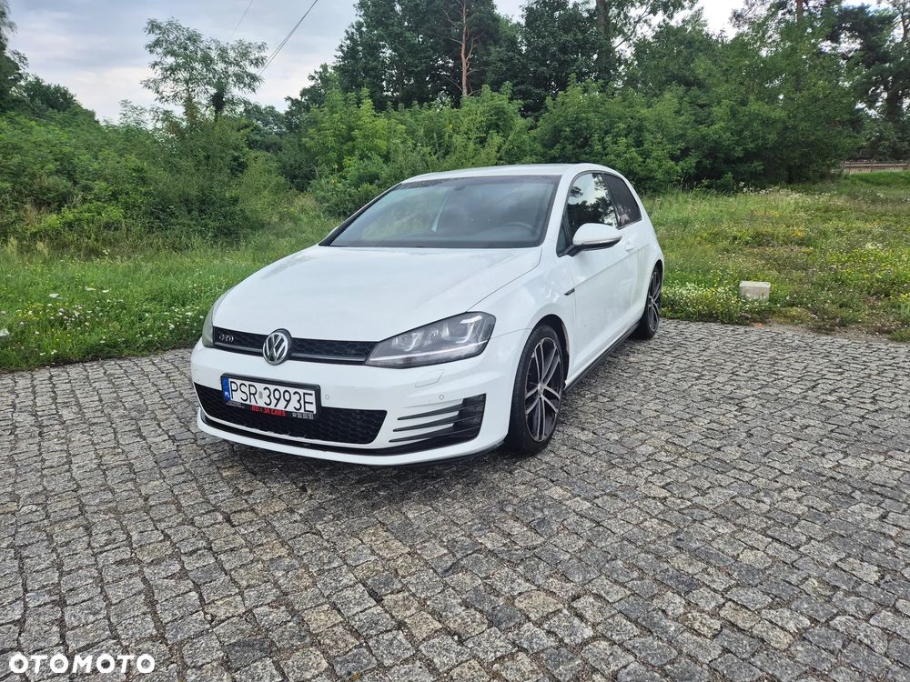Volkswagen Golf - 26